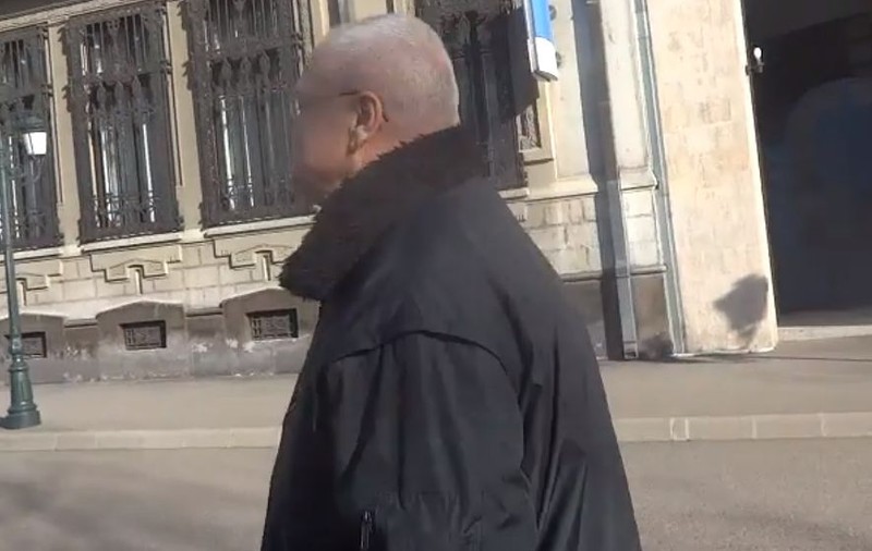 VIDEO | Eugen Nicolicea și Codrin Ștefănescu, apostrofați pe stradă de un protestatar