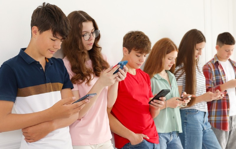 adolescenti-telefoane