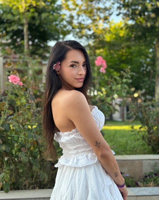 Imagini cu Larisa Iordache însărcinată în cinci luni. Medicul i-a interzis să mai plece în vacanță. „Nu ne-am gândit la acest aspect”