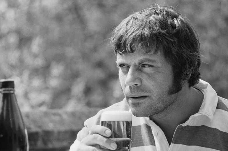 Oliver Reed, un actor prieten cu paharul. Foto: Getty Images