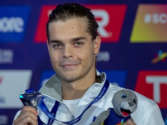 Robert Glință, cu medalia de argint la 50 m spate, la Europenele de la Glasgow, de acum doi ani.