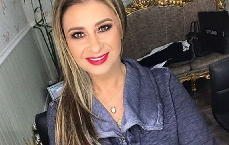 Anamaria Prodan îi duce dorul mamei sale. "Așa m-a ținut ea de mână de când..."