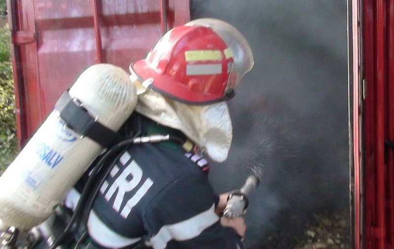 Locomotiva unui tren a luat foc în mers la Satu Mare