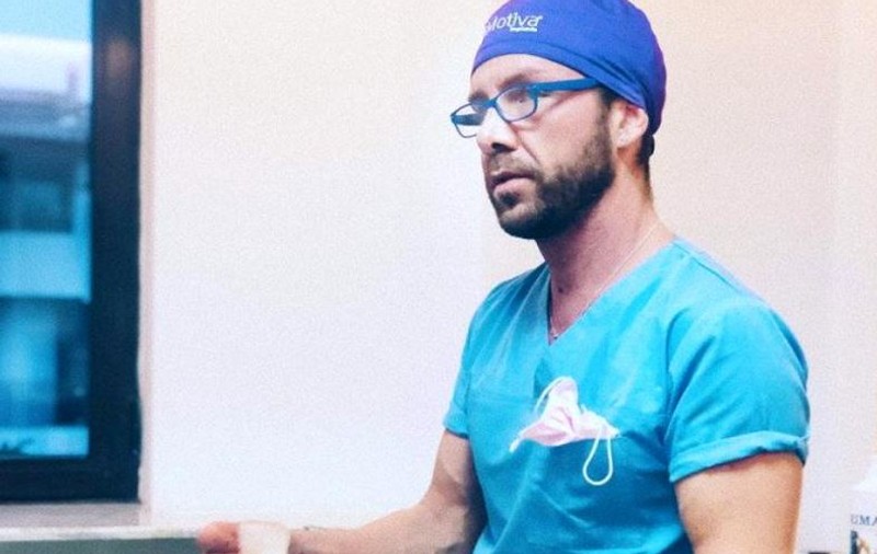 Două dintre femeile operate de medicul fals Matteo Politi au depus plângere pentru înşelăciune