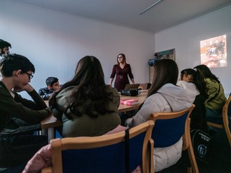 Daniela Ion, la Școala de duminică, împreună cu copiii în Newcastle