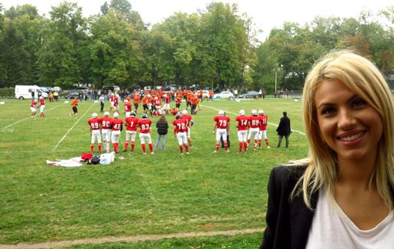 Amna a cântat imnul României pentru jucătorii de fotbal american: "Mi-a fost teamă să nu greşesc versurile!" | FOTO&VIDEO