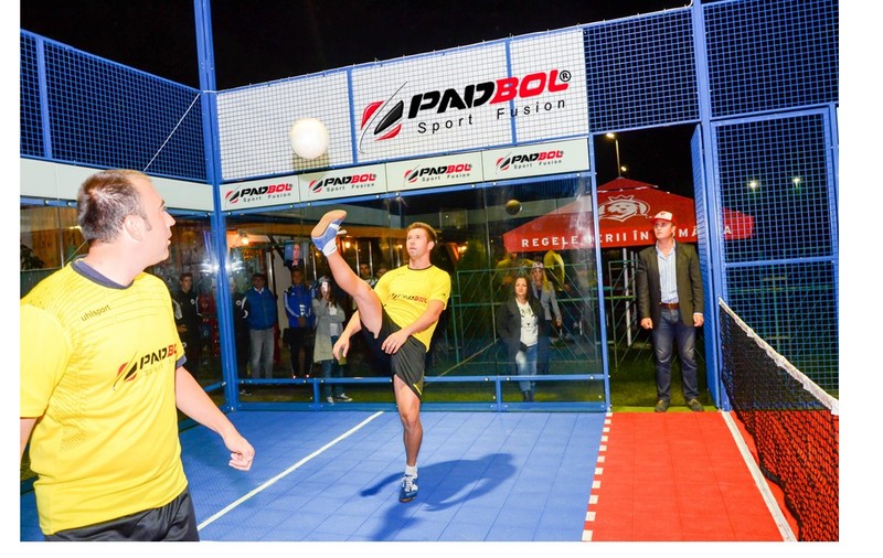 Cristi Dulca şi Cosmin Vâtcă au dat primul show de padbol la Cluj