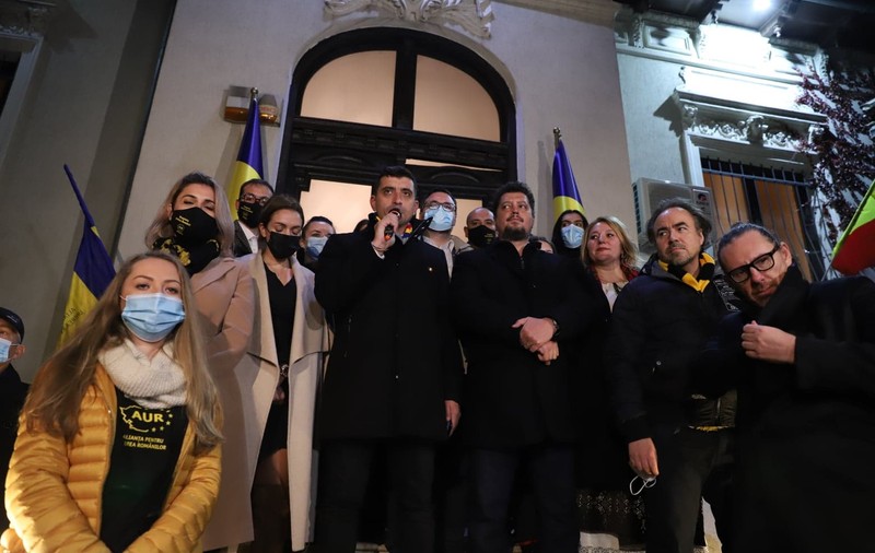 Formula AUR-ului: naționalism, ultraconservatorism, ceva scandal și un electorat activat