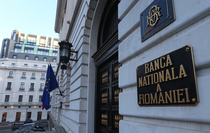 Euro a crescut din nou: cursul oficial este la 4,6764 lei! Băncile vând euro la 4,74 lei. Care sunt efectele