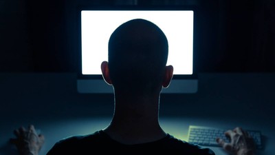 persoana cont falsa retele sociale