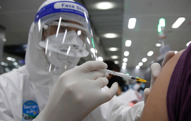 20 de grupuri de savanți lucrează la un vaccin împotriva mai multor tipuri de coronavirus. În cât timp ar putea fi gata serul