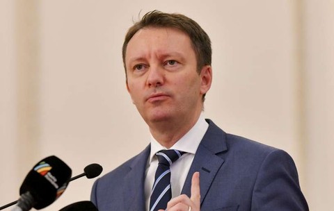 Premierul desemnat Siegfried Mureșan la o conferință de presă în Parlament. Foto: Hepta