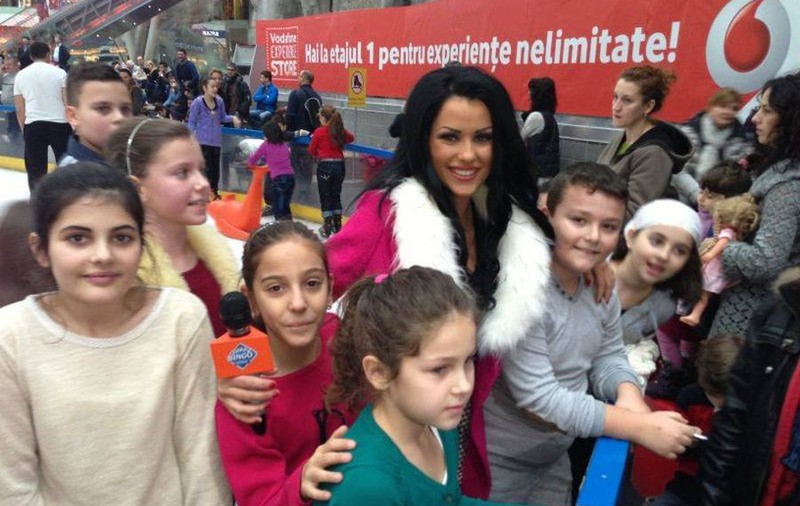 CRUDUŢA SE REFACE DUPĂ SĂRBĂTORI! NINA BALERINA PE PATINOAR! VEZI CUM S-A DESCURCAT!