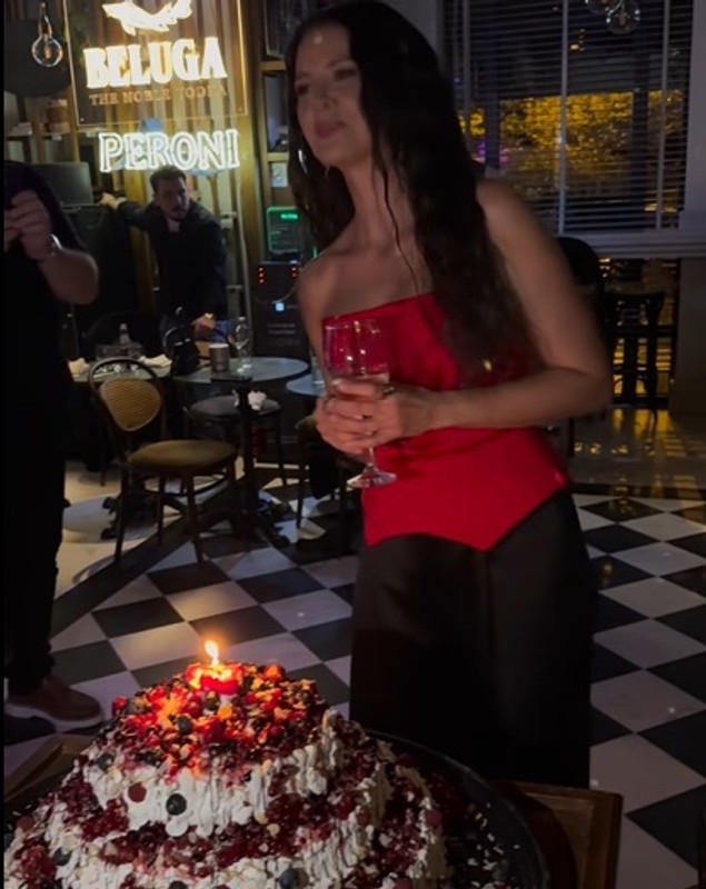 Imagini de la petrecerea de ziua Iuliei Pârlea de la Pro TV. Andreea Esca s-a distrat alături de colegi și a dansat cu Cosmin Stan: „Ne-a plăcut la ziua ta”
