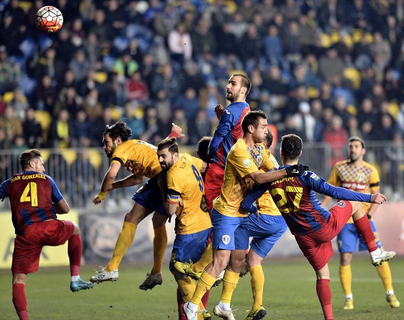 Liga 1, etapa a 23-a. Petrolul - ASA Tg. Mureş 0-1. Gorobsov, eroul mureşenilor. Gazdele au jucat în 9 din minutul 74! Stoichiţă, ultimul meci. Portarul Pecanha pleacă de la ”lupi”