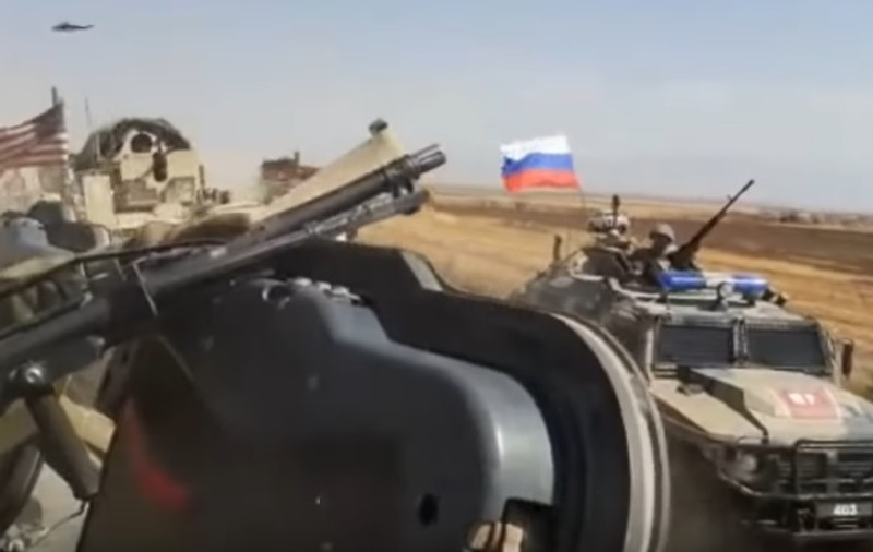 Video | Tensiuni între Rusia şi SUA după ce un blindat rusesc se ciocneşte de un vehicul militar american în Siria