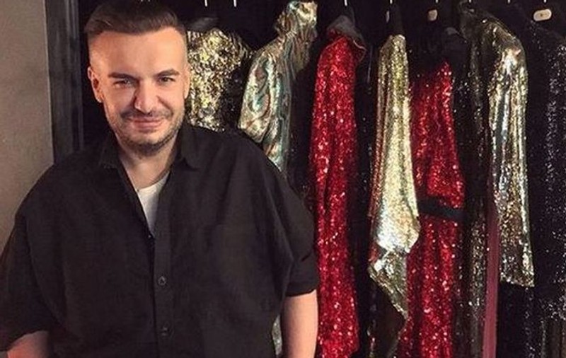 Prezentare de modă in memoriam Răzvan Ciobanu. Părinții regretatului designer au urmărit show-ul din public, cu lacrimi în ochi