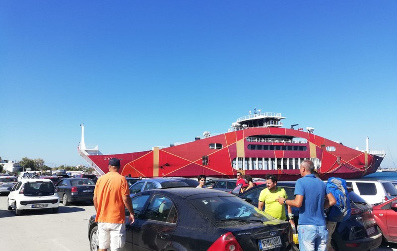 Aproape 230 de români, transferați până acum de pe insula grecească Samothraki. MAE: "Nu mai sunt cetățeni români care să dorească transferul spre continent"