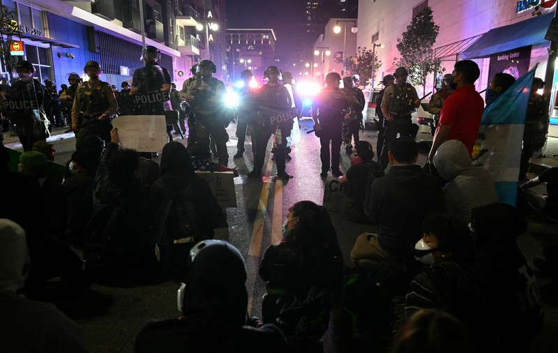 Donald Trump trimite 700 de pușcași marini în Los Angeles. Proteste uriașe în alte 9 orașe din SUA, se anunță o „criză națională”