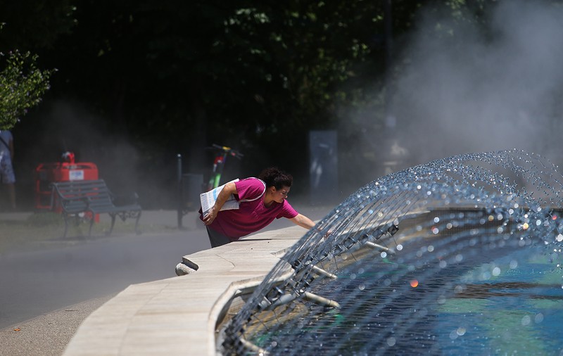 Cod portocaliu de caniculă în București și 15 județe. Urmează vijelii în aproape toată țara