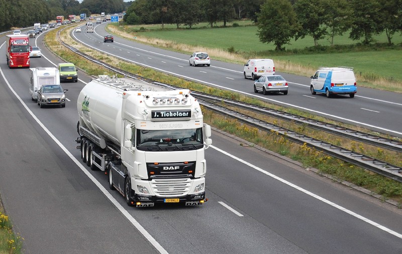 Un transportator va avea de plătit 360.000 de euro pe an taxe de drum, pentru că de la 1 iulie va fi taxat la kilometru, în Olanda