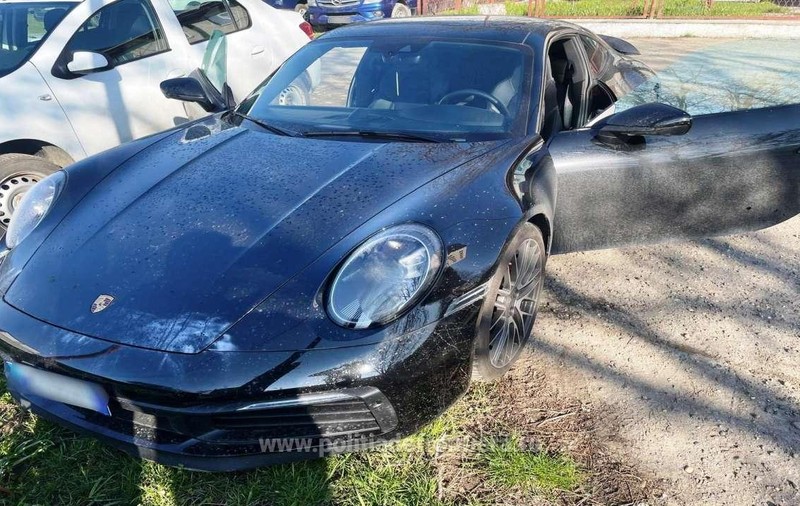 Un Porsche de 200.000 de euro, căutat de două săptămâni de autoritățile din Italia, a fost găsit de Poliție, în Iași