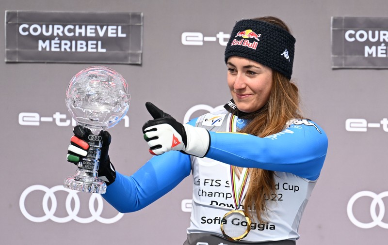 „Ai două picioare stângi?”. Schioarea Sofia Goggia, campioană olimpică la coborâre, copertă compromisă pentru o revistă italiană