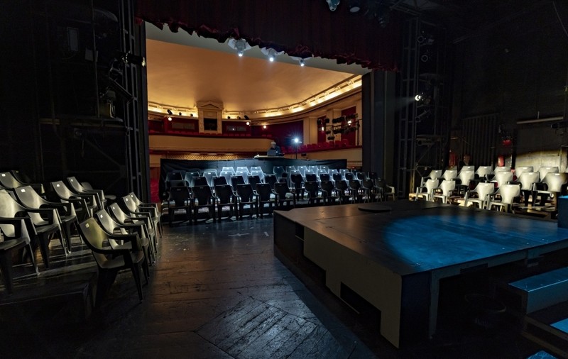 Actriță de la Teatrul Dramatic din Galaţi, infectată cu Covid-19, la două zile de la reluarea pieselor