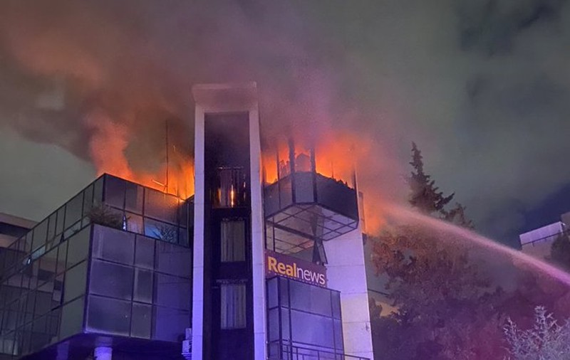 Sediul unui post de radio și biroul unui cotidian din Atena, incendiate
