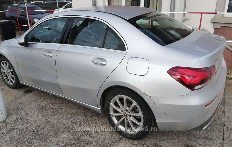 Un moldovean a închiriat un Mercedes nou-nouț în Italia și a rămas fără mașina de lux la vama Sculeni