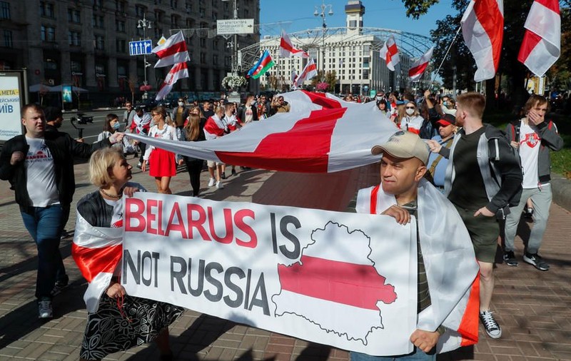 Un nou protest masiv la Minsk: Zeci de mii de persoane au scandat împotriva preşedintelui Lukaşenko