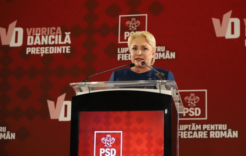 Viorica Dăncilă a primit o întrebare în engleză la dezbaterea din Parlament. Reacția fostului premier și de ce a "dat-o exemplu" pe Angela Merkel