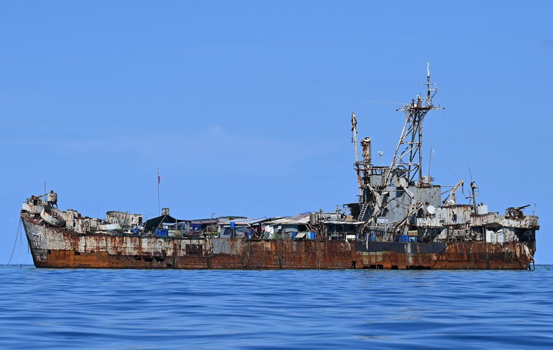 Următorul război major din Asia riscă să fie declanșat din cauza unei nave de război ruginite, situată pe un recif disputat de China și Filipine