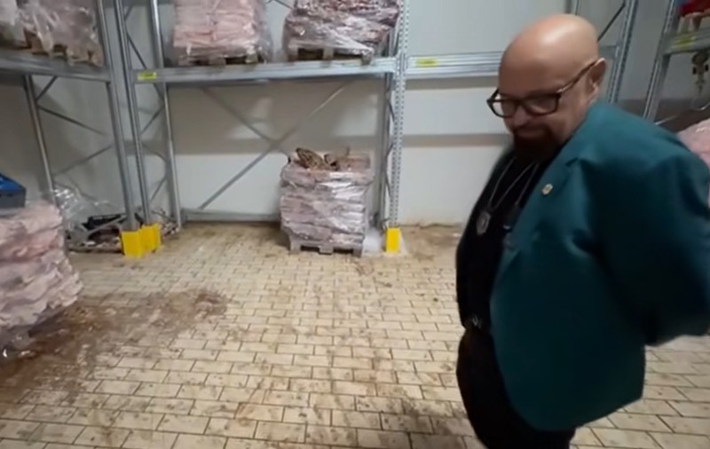 Piedone, șocat de ce a găsit în control la abatorul din Popești-Leordeni: „Inconştienţa voastră le întrece pe toate. Aici nu e abator, aici e crematoriu!”