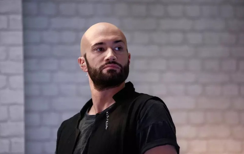 Reacția fanilor după ce au văzut cum s-a îmbrăcat Mihai Bendeac: „Ți-ai făcut haină din covoarele de pe Temu?”. Are și ochelari de soare