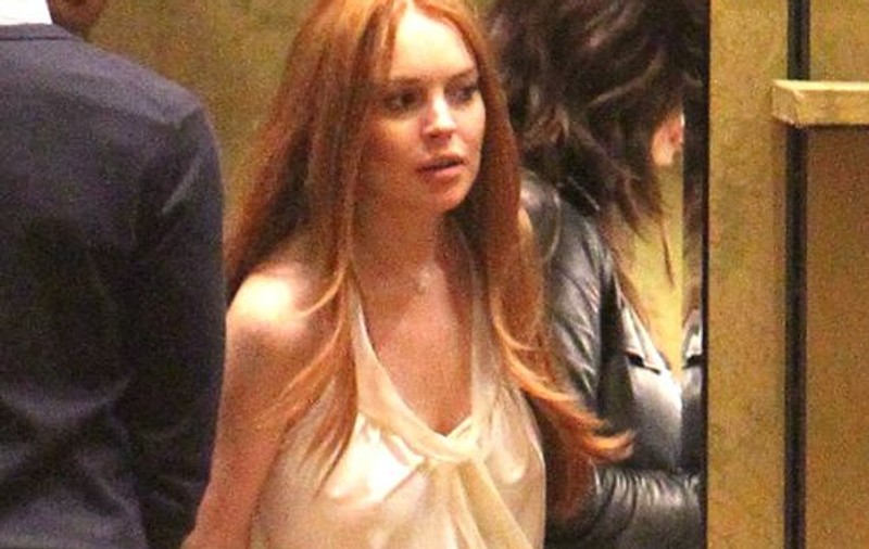 Lindsay Lohan a ajuns în sapă de lemn! Își vinde hainele pentru a face rost de bani
