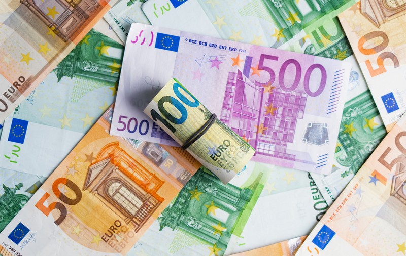 O mică elită deține aproape jumătate din averea lumii. Cum arată piramida bogăției