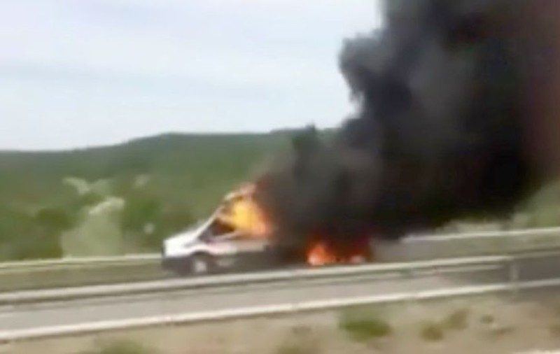 Un bebeluș de trei luni a murit ars în interiorul unei ambulanțe