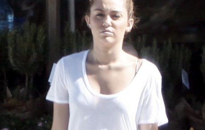 Miley Cyrus: "Mă întristează Los Angeles"