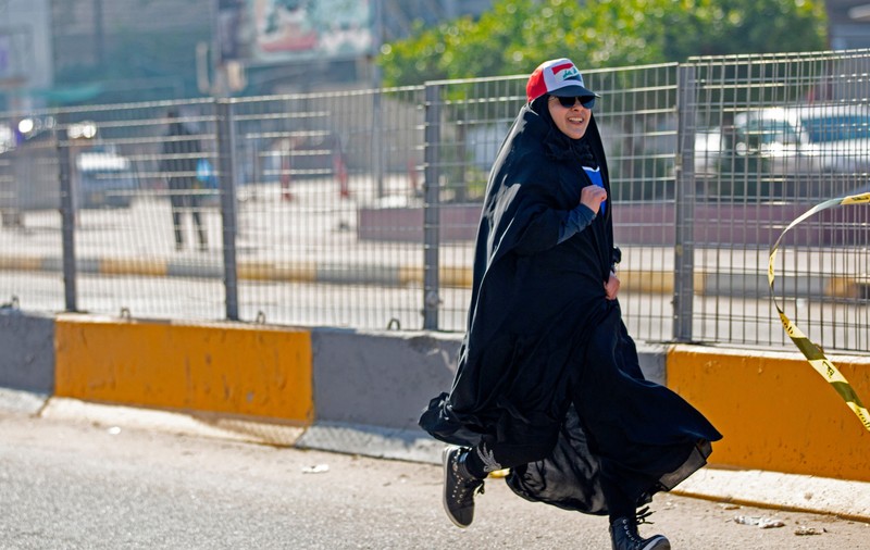 Franța interzice abaya în şcolile de stat. „Când intri în clasă, trebuie să nu poți identifica religia elevilor doar privindu-i”