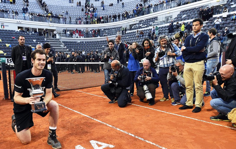 ATP Roma. Murray l-a bătut pe Djokovici! Rămas fără antrenor, scoțianul și-a făcut singur cadou de ziua lui