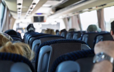 Amenzi de 280.000 de lei, în București, pentru o firmă de transport de călători cu 41 de angajați „la negru”