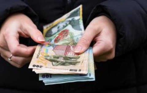 Apare o nouă bancnotă de 100 de lei. Anunțul BNR