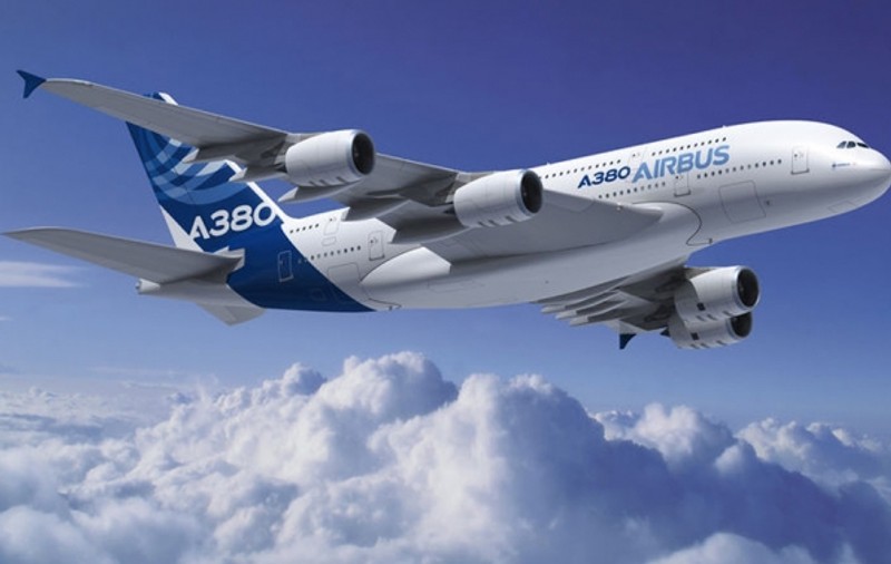 Parbrizul unui avion Airbus s-a spart. Aparatul plin cu călători a aterizat de urgență