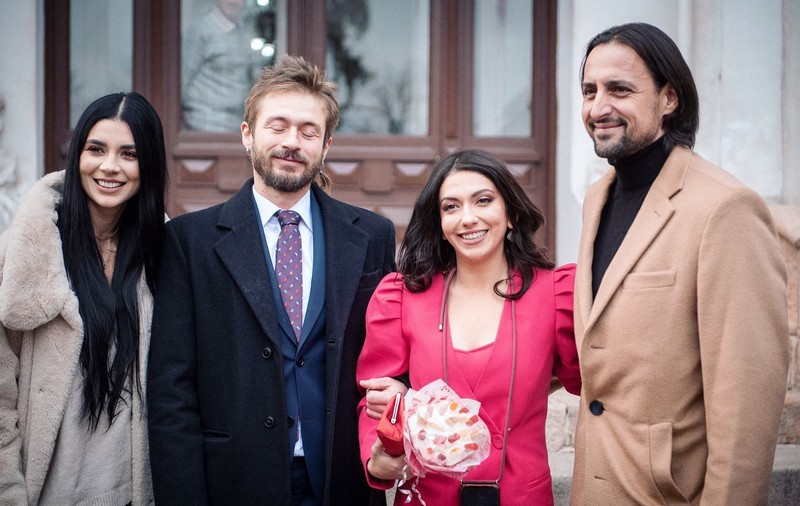 Gabriela Marin de la „Cronica Cârcotașilor” a întârziat la propria nuntă. „A fost o aventură să ajungem la Starea Civilă”
