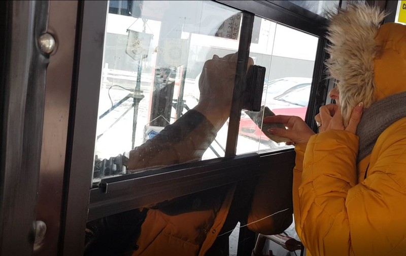 REPORTAJ CU CAMERA ASCUNSĂ | Fraierii își iau bilet, ceilalți dau bani șoferului! La Constanța, a devenit practică să nu se plătească oficial transportul în comun