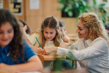 Meseria de profesor este una vocațională, iar cei care nu au chemare nu au ce căuta în sistem, consideră directorul Colegiului Național „Mihai Viteazul” din București. Foto: Shutterstock
