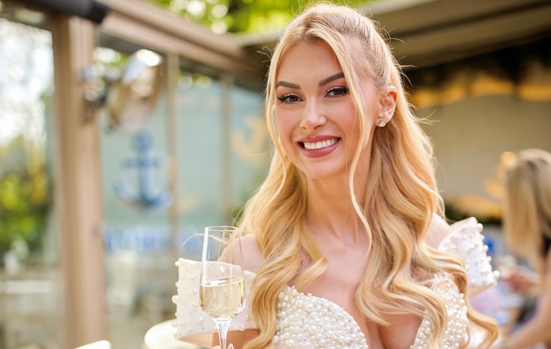 Cum arată cele 4 rochii de mireasă purtate de Andreea Bălan în ziua nunții cu Victor Cornea. „Sunt făcute de trei designeri”
