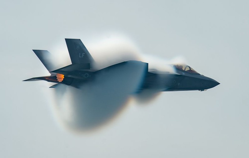 Avioanele de luptă F-35 au defecțiuni care pun în pericol siguranța pilotului
