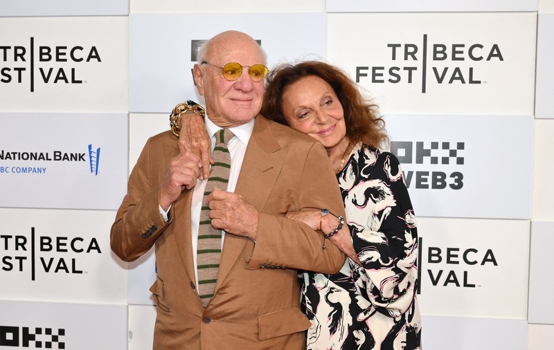 Miliardarul Barry Diller rupe tăcerea despre orientarea sa sexuală după 24 de mariaj cu Diane von Furstenberg: „Au existat mulți bărbați în viața mea”